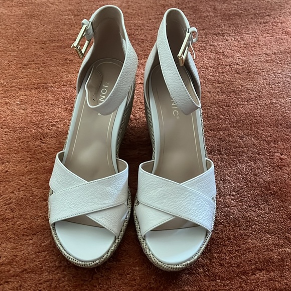 Vionic Marina Women's Beige Wedge Sandals Size 10 - Picture 4 of 4